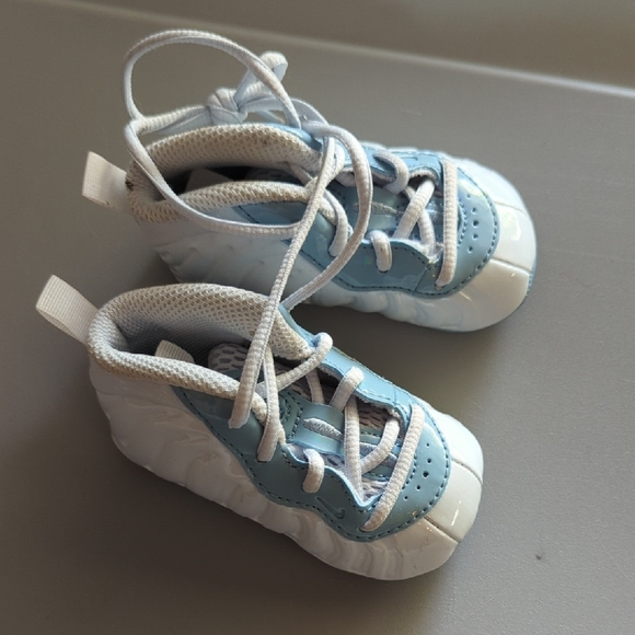 Nike Baby Blue And White Sneakers Size 3C. Lace Up Baby Sneakers. - Picture 1 of 6